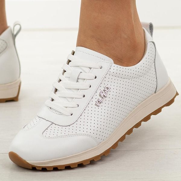 Białe skórzane półbuty damskie Filippo Dp7557/26. Białe półbuty Filippo, na jesień, bez wzorów, z jeansu, z okrągłym noskiem, bez obcasa, na płaskiej podeszwie, bez zapięcia. Za 239,00 zł.