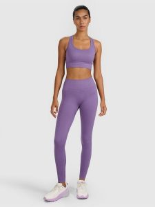 4F Legginsy treningowe bezszwowe damskie - fioletowe M/L. Czerwone legginsy 4f, bez wzorów, z dzianiny, z podwyższonym stanem. Za 129,99 zł.