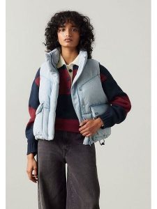 Levi's Kamizelka puchowa w kolorze błękitnym rozmiar: L. Niebieskie kamizelki Levi's®, l, bez wzorów, z puchu, bez kołnierzyka, bez ramiączek, bez kaptura. Za 233,33 zł.