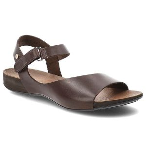 Sandały damskie Armodo, cholewka ze skóry naturalnej płaska stabilna podeszwa minimalistyczny fason, brązowe, 40252. Brązowe sandały Armodo, bez wzorów, ze skóry, bez obcasa, na płaskiej podeszwie, bez zapięcia. Za 299,00 zł.