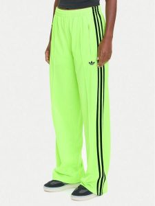 Adidas Spodnie dresowe adicolor Classic Firebird JW1228 Zielony Loose Fit. Zielone spodnie dresowe ADIDAS, s, bez wzorów, z dresówki. Za 219,99 zł.