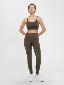 Damskie legginsy Hummel Flow. Brązowe legginsy Hummel, bez wzorów, z dzianiny. Za 130,50 zł.