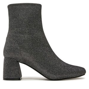 Botki ONLY. Szare botki ONLY, bez wzorów, bez obcasa, na słupku, bez zapięcia. Za 219,99 zł.