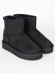 ISLAND BOOT Botki zimowe "Caspian" w kolorze czarnym rozmiar: 37. Czarne botki Island Boot, na zimę, bez wzorów, bez obcasa, bez zapięcia. Za 136,45 zł.