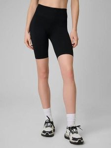 4F Szorty sportowe w kolorze czarnym rozmiar: XS/S. Czarne spodenki sportowe 4f, s, bez wzorów, z materiału, z podwyższonym stanem, outdoorowe. Za 44,30 zł.