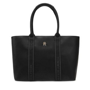 Torebka Tommy Hilfiger. Czarne torebki klasyczne TOMMY HILFIGER, bez wzorów, bez dodatków. Za 359,99 zł.