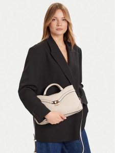 Guess Torebka Dea HWBG79 93060 Écru. Torebki klasyczne Guess, z aplikacjami, ze skóry, bez dodatków. Za 359,99 zł.