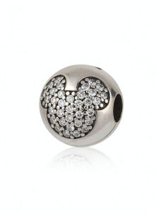 Pandora Srebrny charms "Mickey" z cyrkoniami rozmiar: onesize. Szare zawieszki Pandora, z cyrkonią, srebrne. Za 264,01 zł.