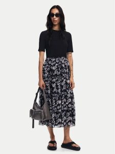 Desigual Sukienka codzienna Indianapolis 24WWVW54 Czarny Regular Fit. Czarne kombinezony Desigual, xs, bez wzorów, z syntetyku, bez kołnierzyka, bez ramiączek. Za 319,99 zł.