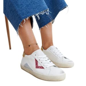 Białe sneakersy z efektem ,,znoszenia'' Gombola. Białe trampki bez wzorów, bez zapięcia. Za 101,26 zł.