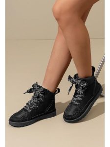 C'M Sneakersy w kolorze czarnym rozmiar: 40. Czarne trampki C'M, bez wzorów, za kostkę, bez zapięcia. Za 117,99 zł.