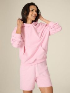 4F Bluza dresowa loose z kapturem damska - różowa XS. Czerwone bluzy 4f, xs, bez wzorów, z dresówki, z kapturem. Za 159,99 zł.