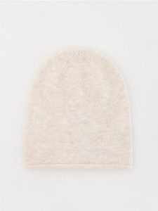 Czapka z dodatkiem wełny - kremowy. Białe czapki Reserved, bez wzorów, z wełny. W wyprzedaży za 32,99 zł.