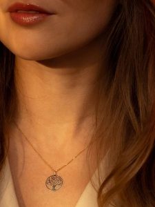 OR ÉCLAT Złota zawieszka "Arbre magique" rozmiar: onesize. Żółte zawieszki OR ÉCLAT, złote. Za 391,99 zł.