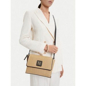 Torebka Nine West. Brązowe listonoszki Nine West, bez wzorów, bez dodatków. Za 219,99 zł.