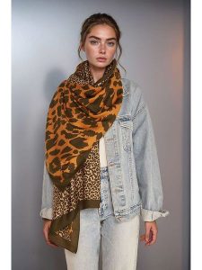 Lucky Bees Szal w kolorze pomarańczowo-brązowym - 180 x 90 cm rozmiar: onesize. Brązowe szaliki Lucky Bees, bez wzorów, z materiału. Za 100,52 zł.