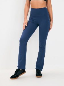 Legginsy flare GYM HARD - granatowy. Niebieskie legginsy Sinsay, bez wzorów. Za 49,99 zł.