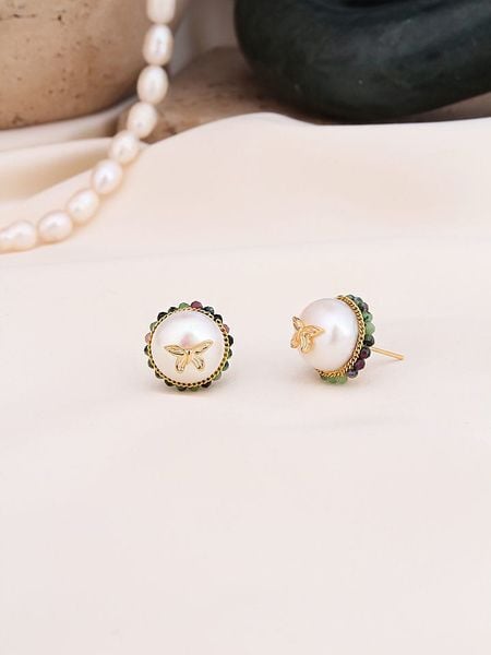 Pierres de Jade Pozłacane kolczyki-wkrętki z perłami i prehnitami rozmiar: onesize. Białe kolczyki Pierres de Jade, z perłą, pozłacane. Za 82,83 zł.