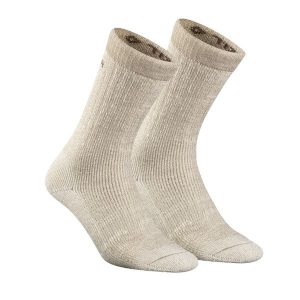 Skarpety turystyczne MH900 Mid (x2). Brązowe skarpetki QUECHUA, bez wzorów, z elastanu. W wyprzedaży za 79,99 zł.