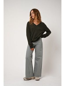 AUTHENTIC CASHMERE Kaszmirowy sweter "Gardoria" w kolorze khaki rozmiar: L. Brązowe swetry oversize AUTHENTIC CASHMERE, l, bez wzorów, z kaszmiru, bez ramiączek. Za 369,99 zł.