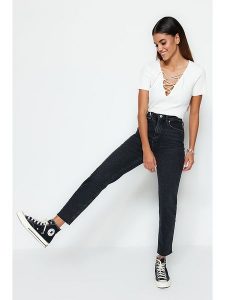 Trendyol Dżinsy - Slim fit - w kolorze czarnym rozmiar: 34. Czarne jeansy Trendyol, bez wzorów, z podwyższonym stanem. Za 109,78 zł.