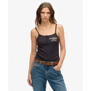 Kobieta z wzorem koszulka bez rękawów z guzikami Superdry Athletic Essentials. Brązowe koszule nocne Superdry, bez wzorów, z koronki, bez ramiączek. Za 109,55 zł.