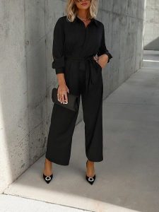 Milan Kiss Kombinezon w kolorze czarnym rozmiar: S. Czarne kombinezony Milan Kiss, s, bez wzorów, bez kołnierzyka, bez ramiączek. Za 132,05 zł.