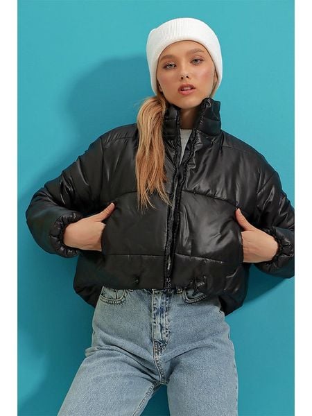 Trend Alacati Kurtka pikowana w kolorze czarnym rozmiar: 40. Czarne kurtki Trend Alacati, bez wzorów, bez kaptura. Za 69,42 zł.