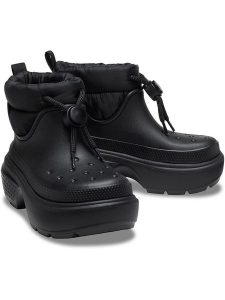 Crocs Botki zimowe "Stomp Puff" w kolorze czarnym rozmiar: 46/47. Czarne botki Crocs, na zimę, bez wzorów, bez obcasa, bez zapięcia. Za 272,31 zł.