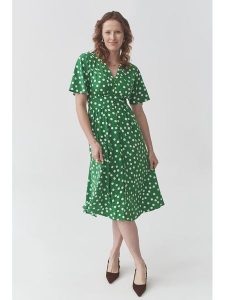 TATUUM Sukienka "Naela" w kolorze zielonym rozmiar: 40. Zielone sukienki Tatuum, bez wzorów, z wiskozy, bez kołnierzyka, bez ramiączek, midi. Za 221,67 zł.