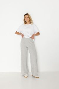 SPODNIE JESS SZARY MELANŻ S - Flawless. Szare spodnie dresowe Flawless, s, bez wzorów, z gumy. Za 319,00 zł.