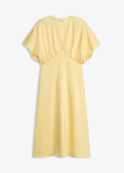 Sukienka midi z połyskującej satyny. Niebieskie sukienki bonprix, bez wzorów, z satyny, eleganckie, bez kołnierzyka, bez ramiączek, midi. Za 99,99 zł.