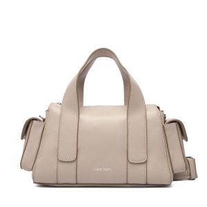Torebka Calvin Klein. Fioletowe torebki klasyczne Calvin Klein, bez wzorów, bez dodatków. Za 419,99 zł.
