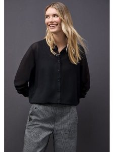 Street One Bluzka w kolorze czarnym rozmiar: 46. Czarne bluzki Street One, bez wzorów, street, bez kołnierzyka, bez ramiączek. Za 174,43 zł.