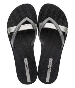 Japonki damskie Ipanema Kirei. Czarne klapki Ipanema, bez wzorów, z materiału, bez obcasa. Za 64,99 zł.