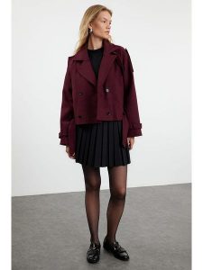 Trendyol Kurtka przejściowa w kolorze czerwonym rozmiar: 38. Czerwone kurtki Trendyol, bez wzorów, z tkaniny, bez kaptura. Za 191,42 zł.