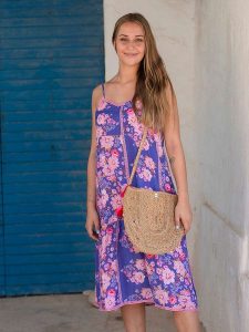 Isla Bonita by SIGRIS Sukienka w kolorze fioletowym ze wzorem rozmiar: XL. Różowe sukienki Isla Bonita by SIGRIS, xl, bez wzorów, z bawełny, bez kołnierzyka, bez ramiączek, midi, rozkloszowane. Za 110,55 zł.