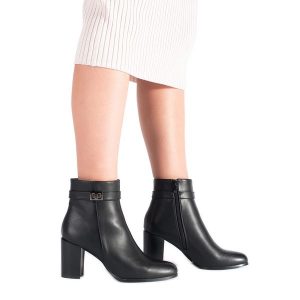 Czarne botki eleganckie Sergio Leone. Czarne botki na jesień, bez wzorów, bez obcasa, bez zapięcia. Za 227,37 zł.
