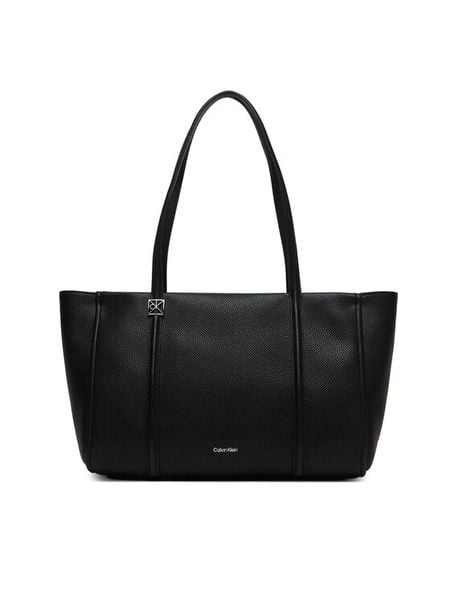Calvin Klein Torebka Emblem Hw Pebble Tote LV04F3424G Czarny. Czarne shopper bag Calvin Klein, bez wzorów, ze skóry, bez dodatków. Za 649,99 zł.