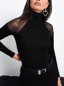 Milan Kiss Koszulka w kolorze czarnym rozmiar: S. Czarne bluzki Milan Kiss, s, z aplikacjami, bez kołnierzyka, bez ramiączek. Za 113,99 zł.