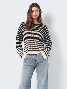 Noisy may Sweter "Jola" w kolorze czarnym rozmiar: S. Czarne swetry oversize Noisy may, s, bez wzorów, bez ramiączek. Za 61,31 zł.