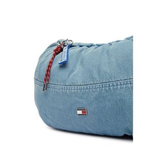 Torebka Tommy Hilfiger. Niebieskie torebki klasyczne TOMMY HILFIGER, bez wzorów, z denimu, bez dodatków. Za 489,99 zł.