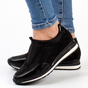 Czarne sneakersy damskie, półbuty M.Daszyński 2169-3. Czarne półbuty M.Daszyński, w ażurowe wzory, ze skóry, bez obcasa, na obcasie, bez zapięcia. Za 159,00 zł.