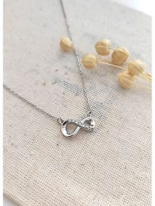 Miu Silver Srebrny naszyjnik z elementem ozdobnym - dł. 42 cm rozmiar: onesize. Szare naszyjniki Miu Silver, z cyrkonią, srebrne. Za 112,83 zł.