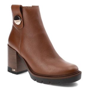 Brązowe Botki Chebello Eleganckie Skórzane Buty Na Obcasie. Brązowe botki CheBello, bez wzorów, ze skóry, bez obcasa, na obcasie, bez zapięcia. Za 458,99 zł.