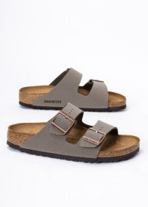 Klapki damskie szare Birkenstock Arizona BFBC. Szare klapki Birkenstock, bez wzorów, bez obcasa. Za 369,99 zł.