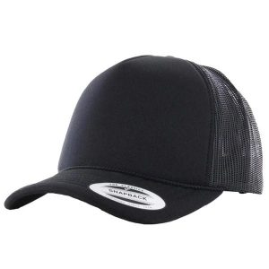 Czapka Z Daszkiem Foam Curved Peak Trucker Cap. Czarne czapki FLEXFIT, bez wzorów, z materiału. Za 49,99 zł.