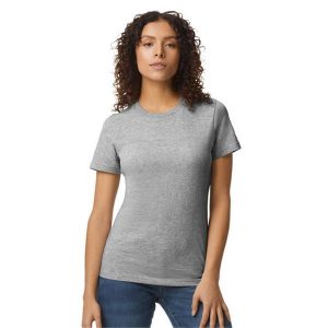 Damska Koszulka Softstyle O Średniej Grubości. Szare bluzki GILDAN, xl, bez wzorów, sportowe, bez kołnierzyka, bez ramiączek. Za 31,99 zł.