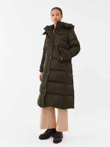 Guess Płaszcz zimowy W3BL41 WFSW2 Khaki Regular Fit. Brązowe płaszcze Guess, na zimę, s, z aplikacjami, z syntetyku, bez kaptura. Za 869,99 zł.