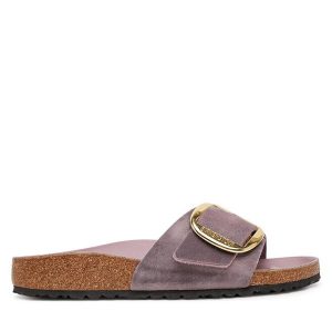 Klapki Birkenstock. Czerwone klapki Birkenstock, bez wzorów, bez obcasa. Za 479,99 zł.